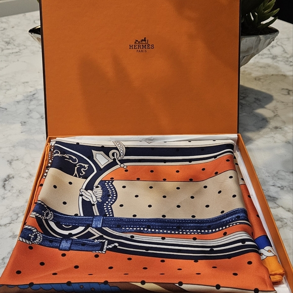 Hermès Silk La Berline Bayadere 90 Scarf - Picture 2 of 14